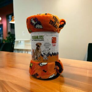 Peanuts Halloween Sherpa Pet Blanket